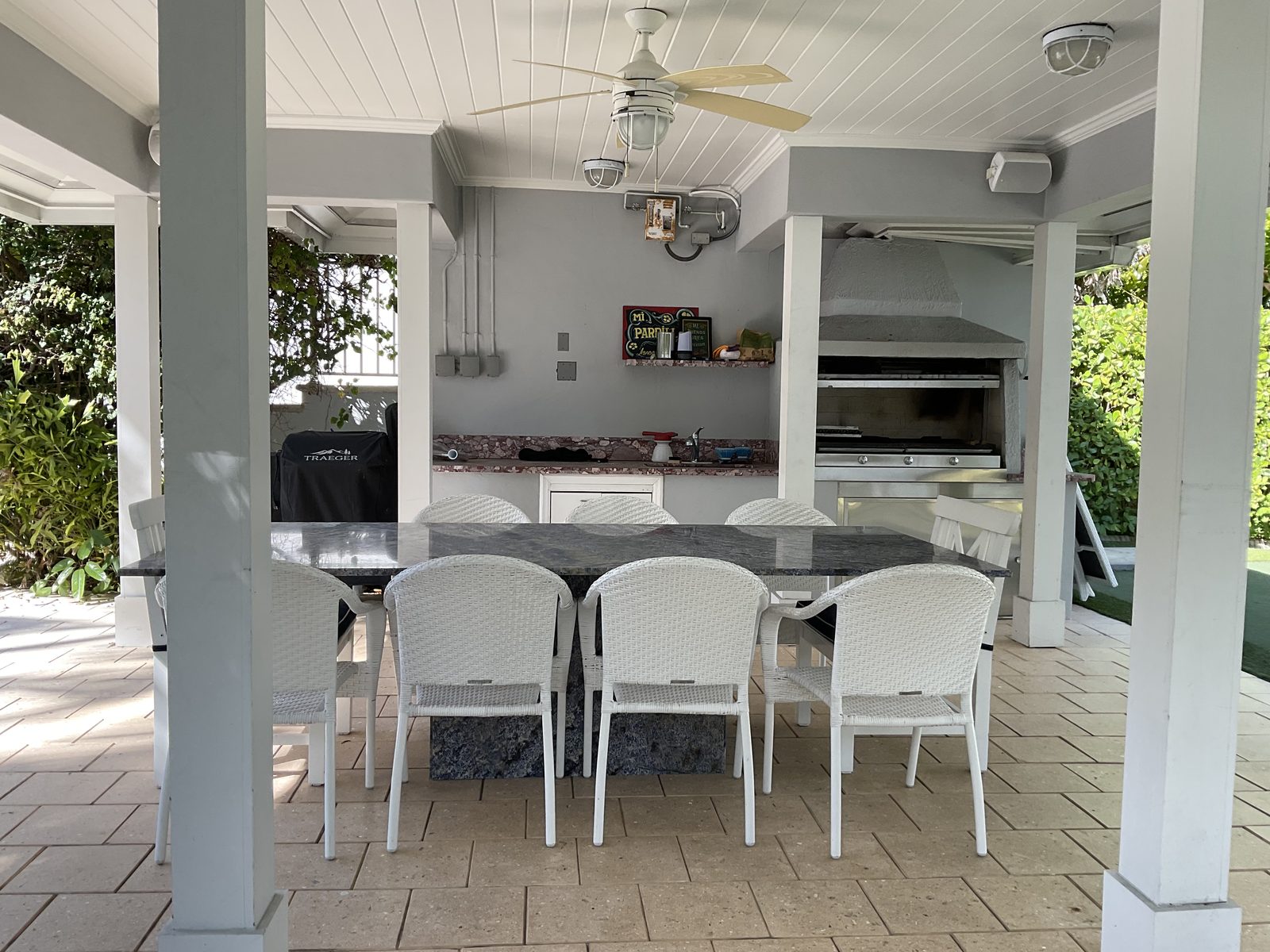 745 NE 77th St, Belle Meade: Covered pool house and BBQ station
