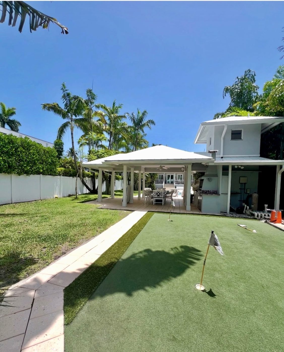 745 NE 77th St, Belle Meade: The private putting green
