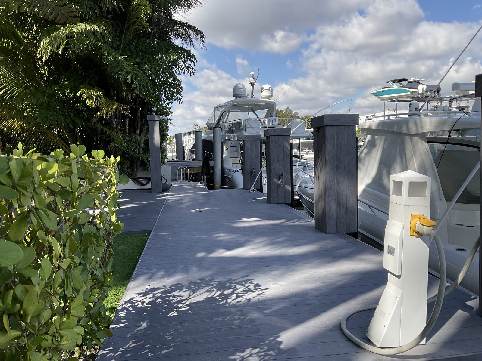 745 NE 77th St, Belle Meade: Private deeded dock, no fixed bridges to the bay